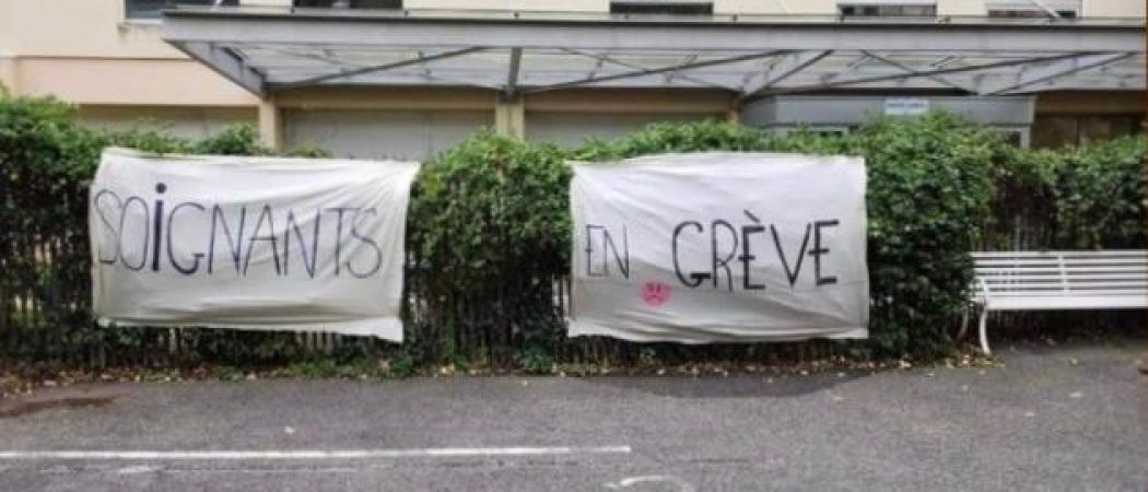 Nantes : rassemblement devant le CHU Hôtel Dieu