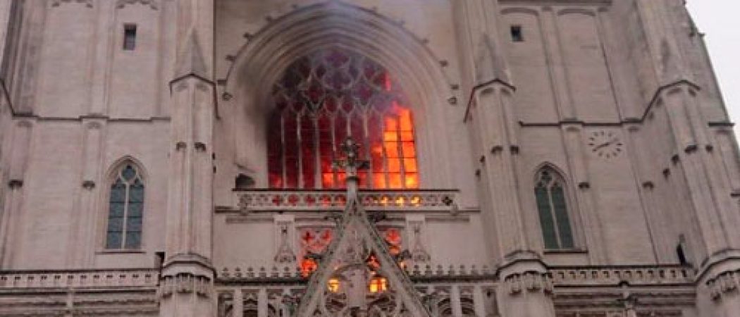 Nantes : un incendie s’est déclaré  à la cathédrale
